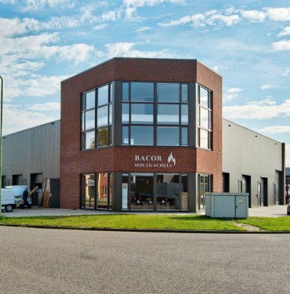 Bedrijfsverzamelgebouw te Werkendam